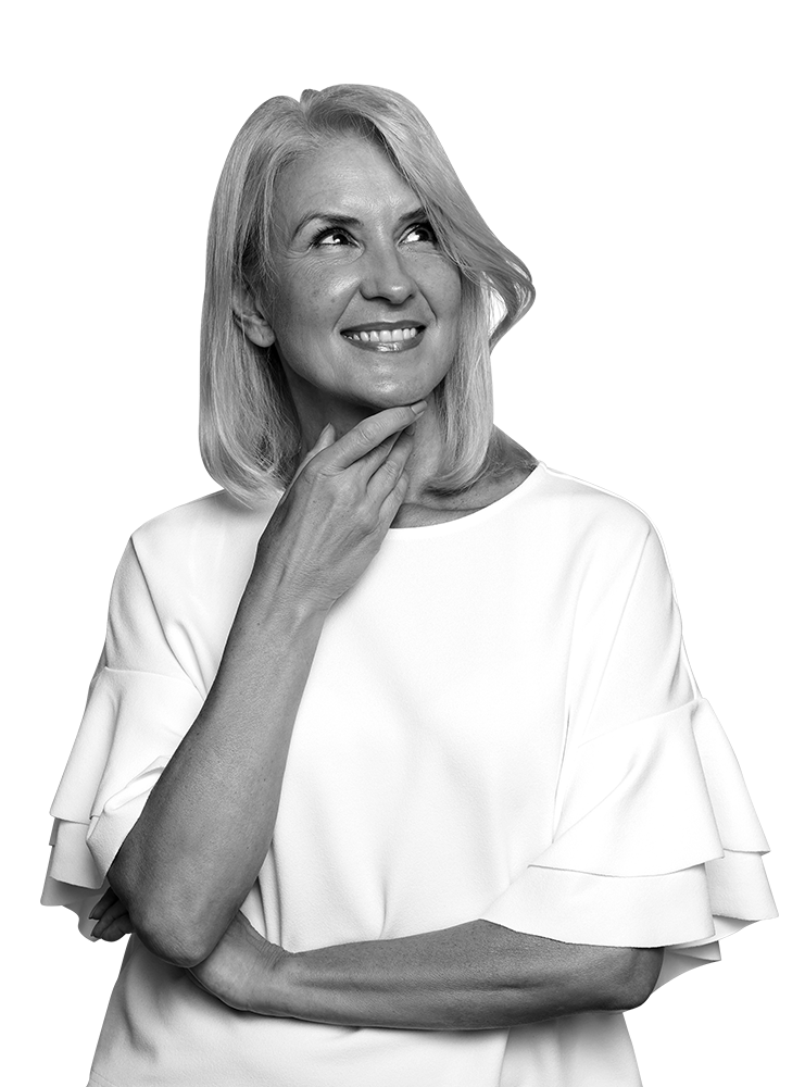 femme de 50 ans pensive