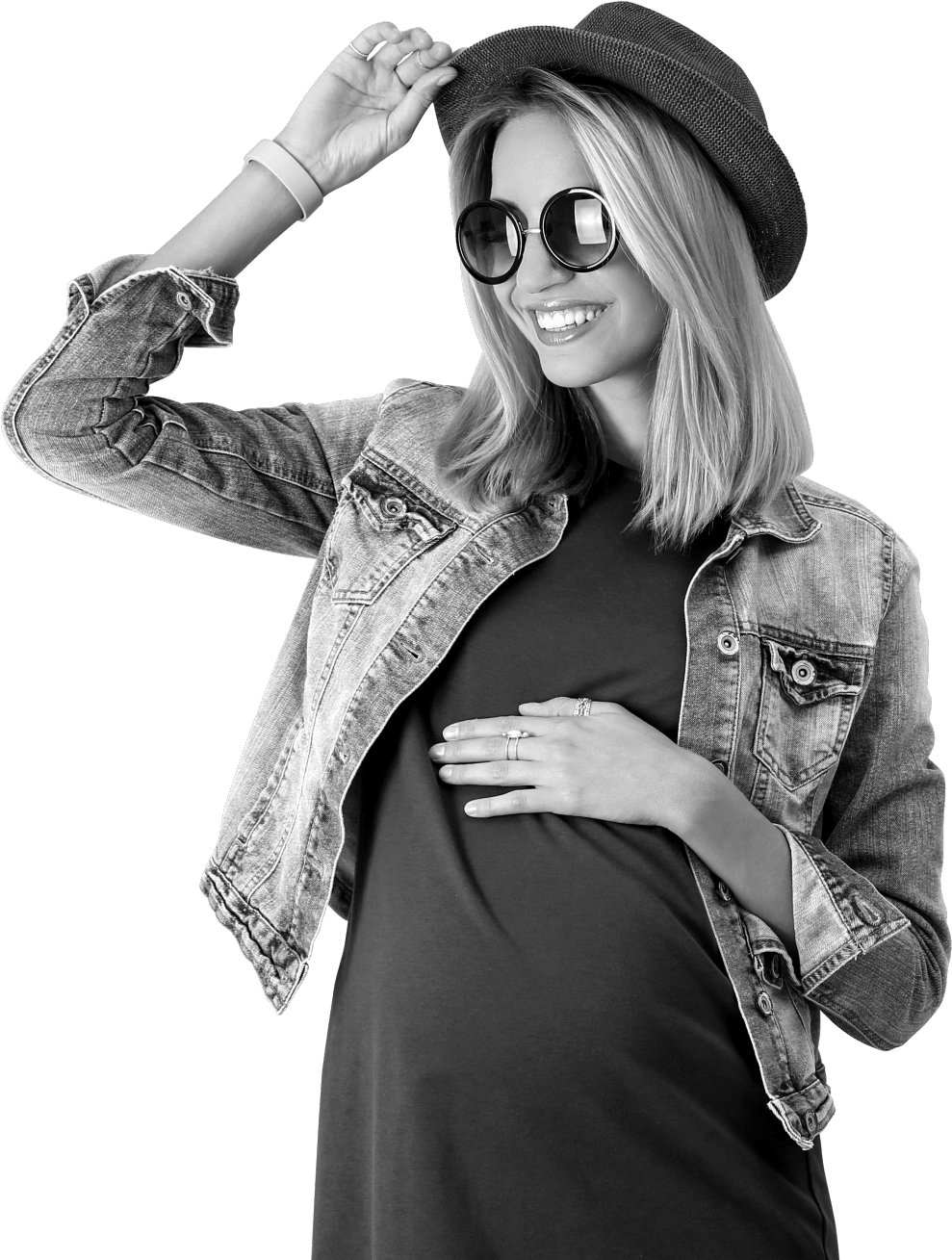 Frau mit Hut während der Schwangerschaft
