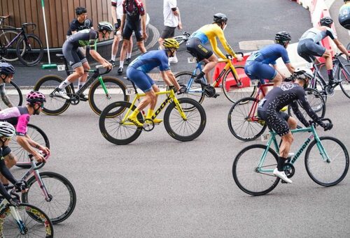 Radsport kann den Beckenboden eines Mannes schädigen und zu Inkontinenz führen - Beckenbodentraining für den Mann hilft dagegen