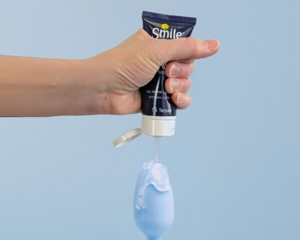 utilisation de lubrifiant pour faciliter l'insertion d'une sonde de rééducation périnéale